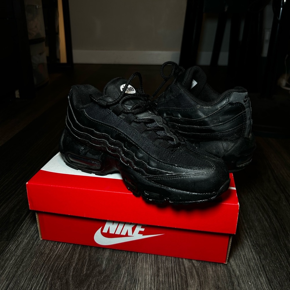 Nike Airmax Size 5.5 Kids/ 7 Womens